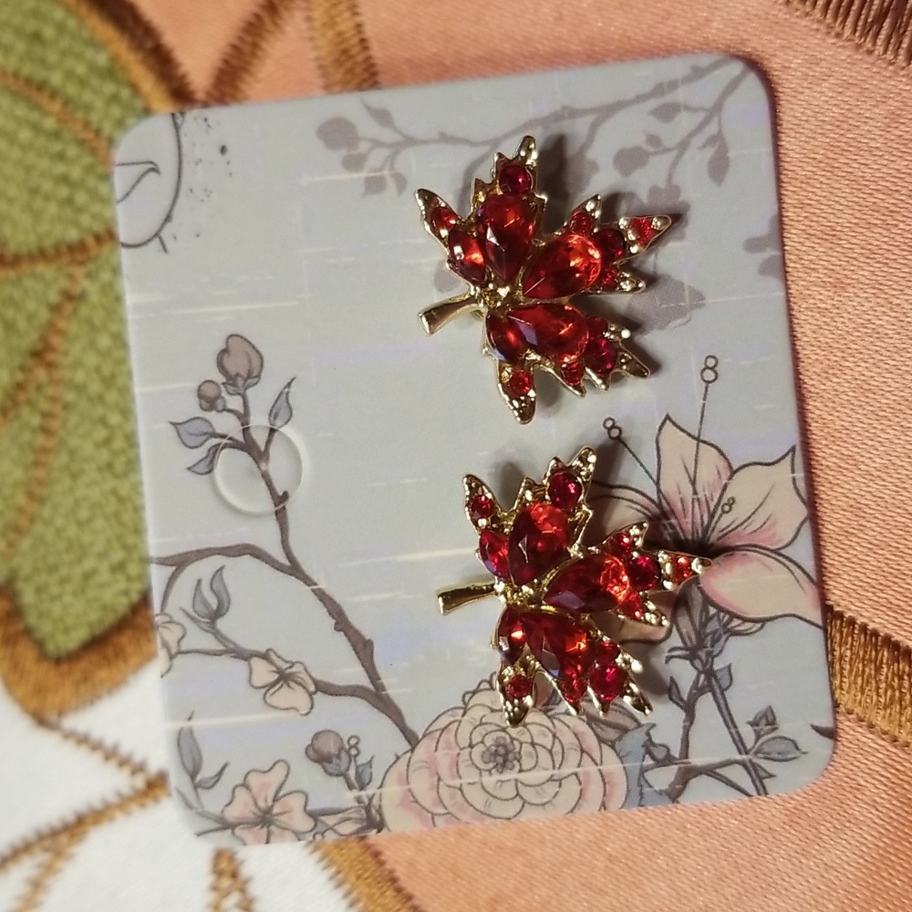 Beautiful New Maple leaf pierced earrings.